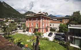 Hotel Holiday IV Gardan Riva del Garda Exterior photo