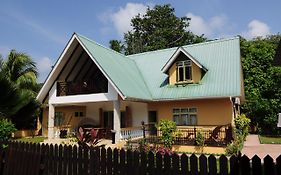 Gold Leaf Self Catering Guest House Insel Insel La Digue Exterior photo