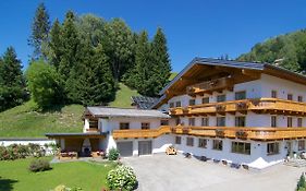 Aparthotel Der Jagdhof St. Johann im Pongau Exterior photo