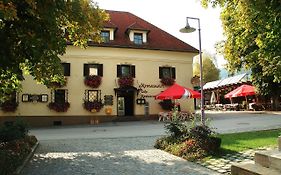 Hotel Kronenwirt Gurk Exterior photo