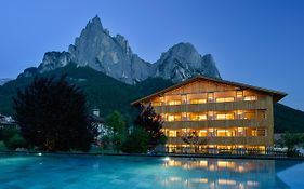 Artnatur Dolomites Hotel&Spa Seis am Schlern Exterior photo