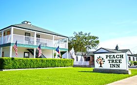 Peach Tree Inn&Suites Fredericksburg Exterior photo