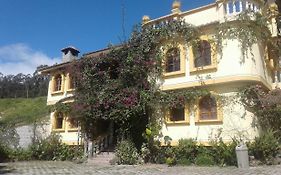 Hotel Hostal Curinan Otavalo Exterior photo