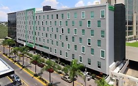 Hotel Wyndham Garden Guadalajara Acueducto Exterior photo