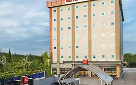 Hotel Ibis Balikpapan Exterior photo