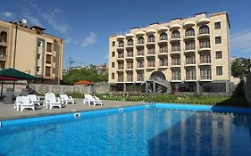 Nare Hotel Erivan Exterior photo