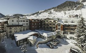 Hotel Schwarzer Adler - Sport&Spa St. Anton am Arlberg Exterior photo