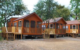 Rustic Creek Ranch Resort At North Jellystone Park Burleson Exterior photo