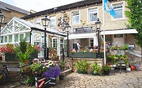 Huddersfield Central Lodge Exterior photo