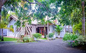 Hostel Tamarind Moon Dikwella Exterior photo