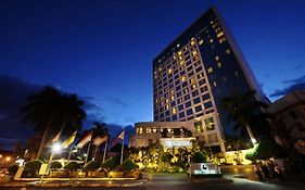 Hotel Marco Polo Davao Stadt Exterior photo