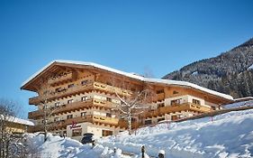 Johanneshof - Dein MOUNTAIN Wohlfühlhotel Saalbach Exterior photo