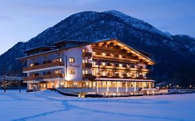 Hotel Bergland Pertisau Exterior photo