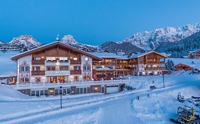 Hotel Welponer Wolkenstein in Gröden Exterior photo