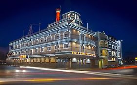 Billy Barker Casino Hotel Quesnel Exterior photo