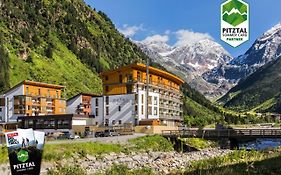 Hotel Vier Jahreszeiten St. Leonhard im Pitztal Exterior photo