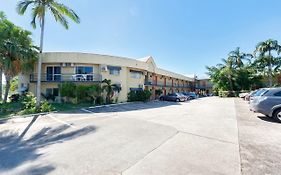 Motel Tropical Queenslander Cairns Exterior photo