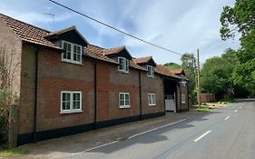 Fornham Guest House Chertsey Exterior photo