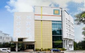 Hotel Trinity Isle Bangalore Exterior photo