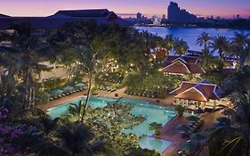 Anantara Riverside Bangkok Resort - SHA Plus Certified Exterior photo