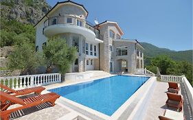 Nice Home In Herceg Novi With 6 Bedrooms, Wifi And Outdoor Swimming Pool Exterior photo