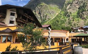 Tieflehner Hof Aparthotel St. Leonhard im Pitztal Exterior photo