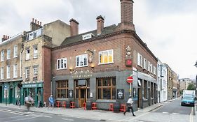 Hostel Publove @ The Rose & Crown London Exterior photo