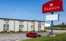 Hotel Ramada By Wyndham Timmins Exterior photo