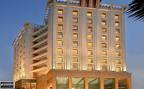 Hotel Lemon Tree Premier, Malad, Mumbai Exterior photo