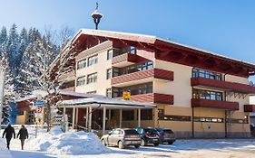 JUFA Hotel Altenmarkt-Zauchensee Altenmarkt im Pongau Exterior photo