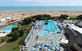 Aparthotel Holiday Bibione Exterior photo