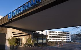 Hotel Wyndham Stuttgart Airport Messe Exterior photo