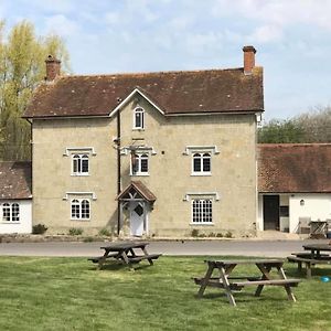 Bed and Breakfast The Benett Arms Shaftesbury Exterior photo