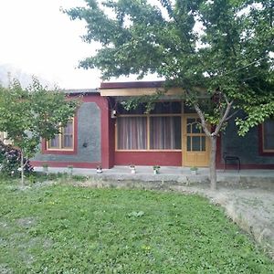 Guest House De Grand Imperial Gilgit Exterior photo