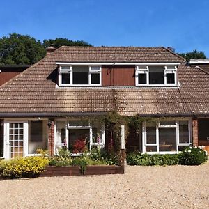 Bed and Breakfast Abacus Bed&Breakfast, Blackwater, Hampshire Camberley Exterior photo