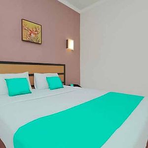 Hotel Lestari Near Lippo Plaza Mall Jember Mitra Reddoorz Exterior photo