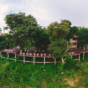 Pilgrim's Kitchen&Inn Savannakhet Exterior photo