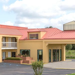 Hotel Super 8 By Wyndham Madison/Ridgeland Area Exterior photo