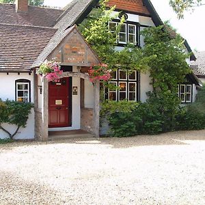 West Lodge Hotel Aylesbury  Exterior photo