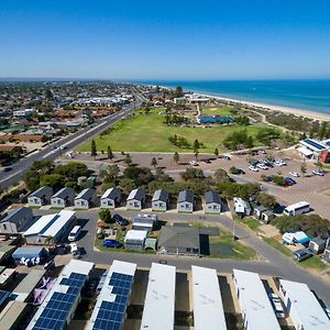 Hotel Discovery Parks – Adelaide Beachfront Exterior photo