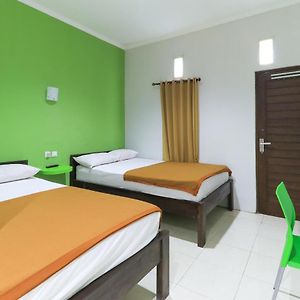 Hotel Warta Putra Denpasar Exterior photo