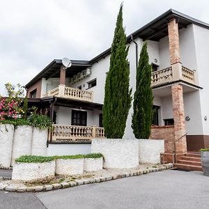 Bed and Breakfast Gästehaus Moser Mönchhof Exterior photo