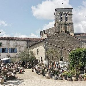 Bed and Breakfast Le Vieux Prieure Cressé Exterior photo