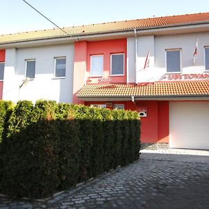 Bed and Breakfast Salur Nové Zámky Exterior photo