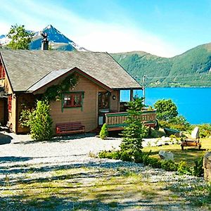 Four-Bedroom Holiday Home In Hundeidvik Exterior photo