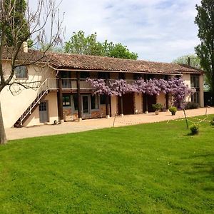 Bed and Breakfast Les Barelles Saint-Jean-de-Thurigneux Exterior photo