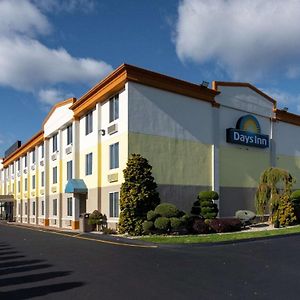 Days Inn By Wyndham Hartford/Closest Downtown Exterior photo