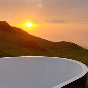 Villa Seaview Retreat -Amazing Ocean Views And Outdoor Bath Waiuku Exterior photo