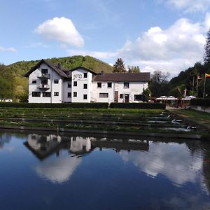 Hotel-Restaurant Forellenzucht Burgen  Exterior photo