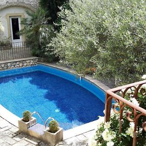 Villa Gite Climatise, Piscine Partagee Chauffee Entre Nimes Et Uzes Saint-Genies-de-Malgoires Exterior photo